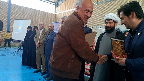 بوم و نوا صحنه تقدیر از کتاب‌دوستان فدافن