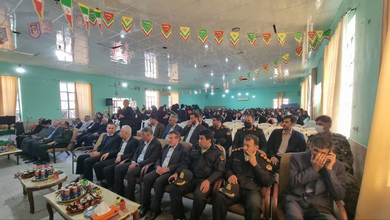 طنین زنگ انقلاب در دبیرستان دخترانه عترت گناوه