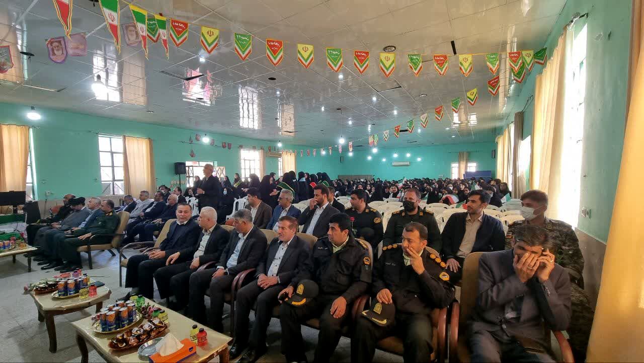 طنین زنگ انقلاب در دبیرستان دخترانه عترت گناوه