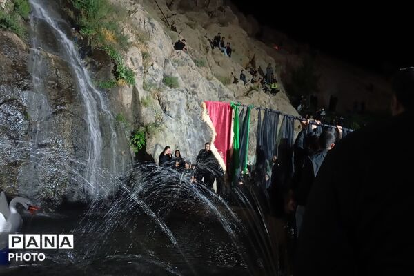 علم‌ها در دل آب