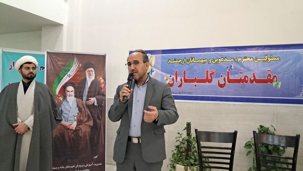 تجلیل از مربیان و معلمان پرورشی و خانواده شهدا در آشخانه