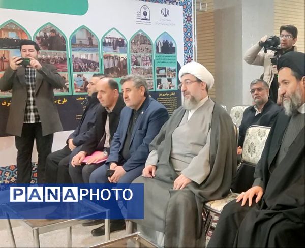 بازدید نماینده ولی فقیه در استان آذربایجان شرقی از نمایشگاه قرآن و عترت