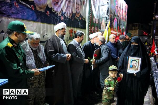 مسئولان در میدان عمل همواره در کنار مردم هستند