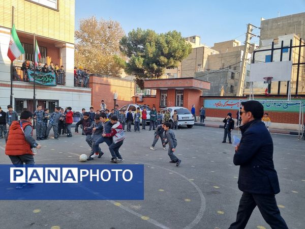 برگزاری مسابقات فوتبال درون مدرسه‌ای دبستان امام رضا(ع)