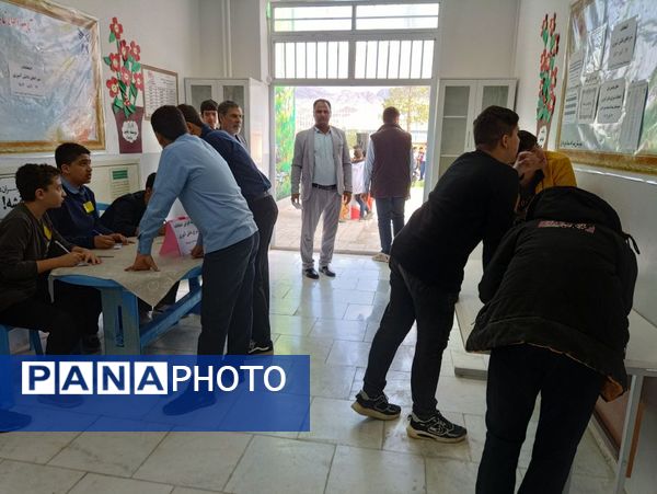  انتخابات شورای دانش‌آموزی در دبیرستان سما شهرستان کاشمر 