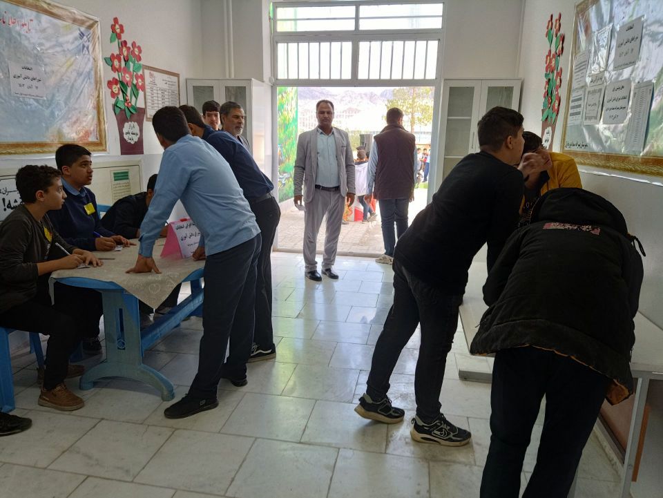  انتخابات شورای دانش‌آموزی در دبیرستان سما شهرستان کاشمر 