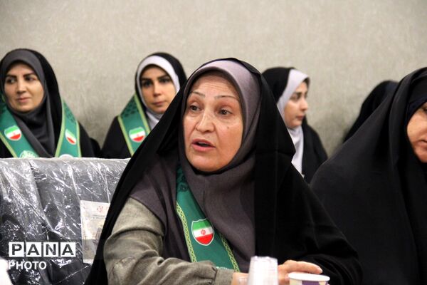 نشست صمیمی نایب رئیس مجلس شورای اسلامی با مربیان پیشتاز و خبرنگاران پانا همدان