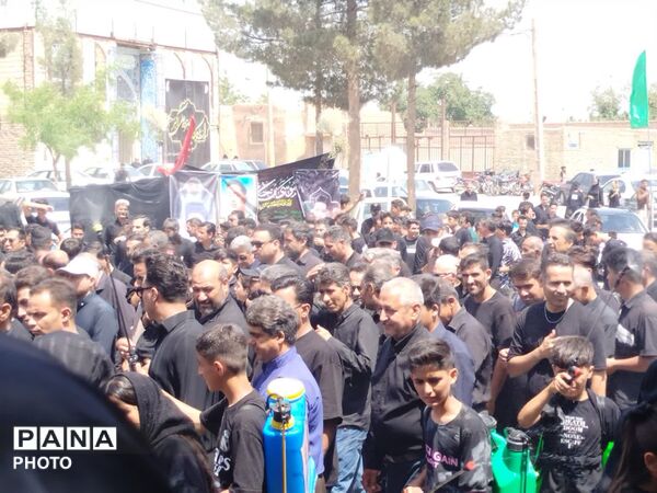 حرکت دسته‌های عزاداری در روستای فدافن همزمان با روز تاسوعای حسینی
