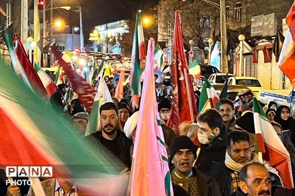 اجتماع بزرگ شبانه مردم فیروزکوه در میدان معلم