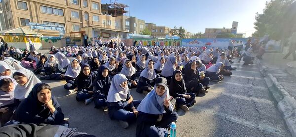جشن روز معلم در دبستان نیایش ۲