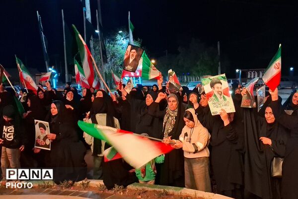 صحنه دیگری از عشق و ارادت ملت به رهبر در سومین شب سال جدید در شهرستان باشت