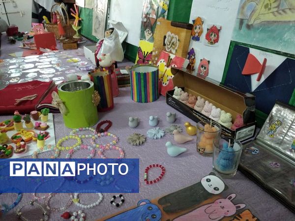 نمایشگاه هنرهای دستی دانش‌آموزان دبستان آزادی در هفته ماها