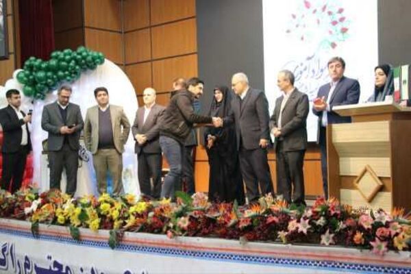 تقدیر از مسئولین سوادآموزی منطقه چهاردانگه به مناسبت کسب رتبه سوم استانی نهضت سوادآموزی 