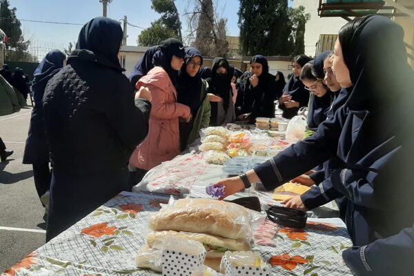 برگزاری بازارچه  کسب و کار دانش‌آموزی در آموزشگاه پویش ناحیه ۳شیراز 
