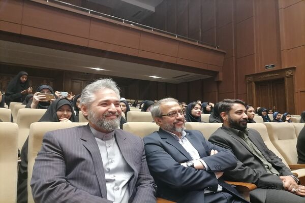 تقدیر از ستارگان علمی، فرهنگی و ورزشی دختر به‌مناسبت دهه کرامت