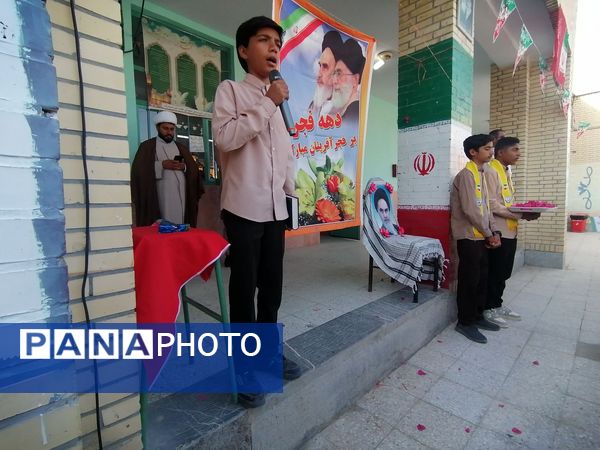 مدارس سندرک یکپارچه در شور انقلابی؛ زنگ انقلاب به صدا درآمد