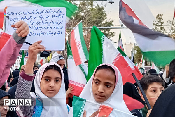اجتماع فرهنگیان و دانش آموزان کرمانی مقابل کمیساریای سازمان ملل در کرمان