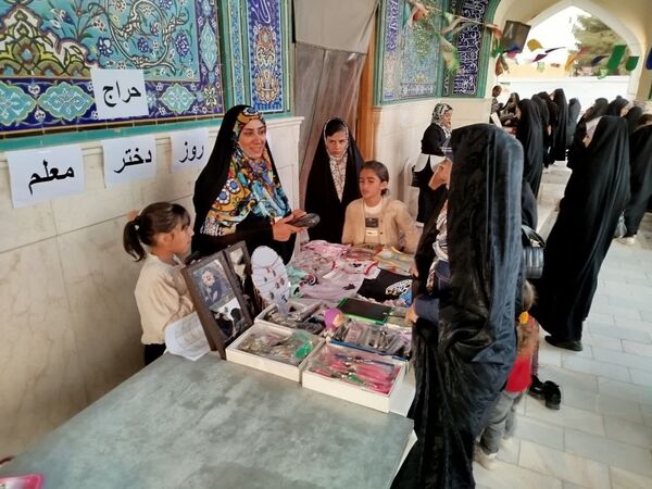 نمایشگاه مشاغل خانگی در آستان مقدس امامزاده عبدالمومن شهر حبیب آباد