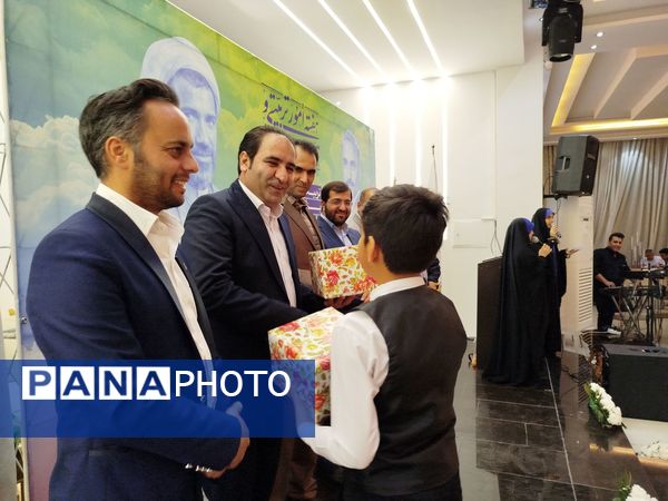 مراسم تقدیر از فعالان امور تربیتی در تالار آوین ملارد 