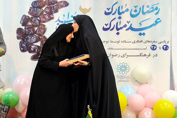 بزرگداشت «مادران چشم به راه»باحضور دانش‌آموزان دبیرستان دخترانه معرفت کهریزک