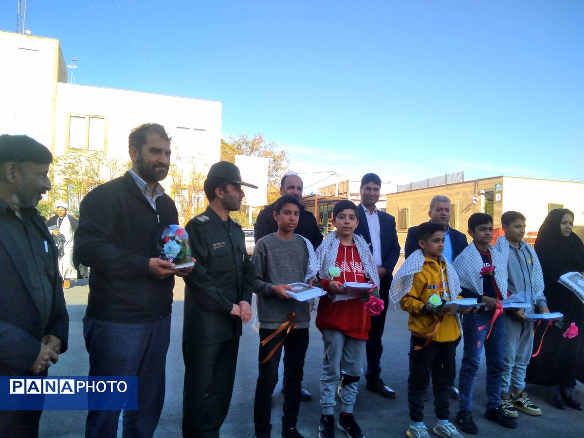 مراسم تجلیل از دانش‌آموزان شهرستان خلیل آباد با کسب رتبه در لیگ علمی پایا