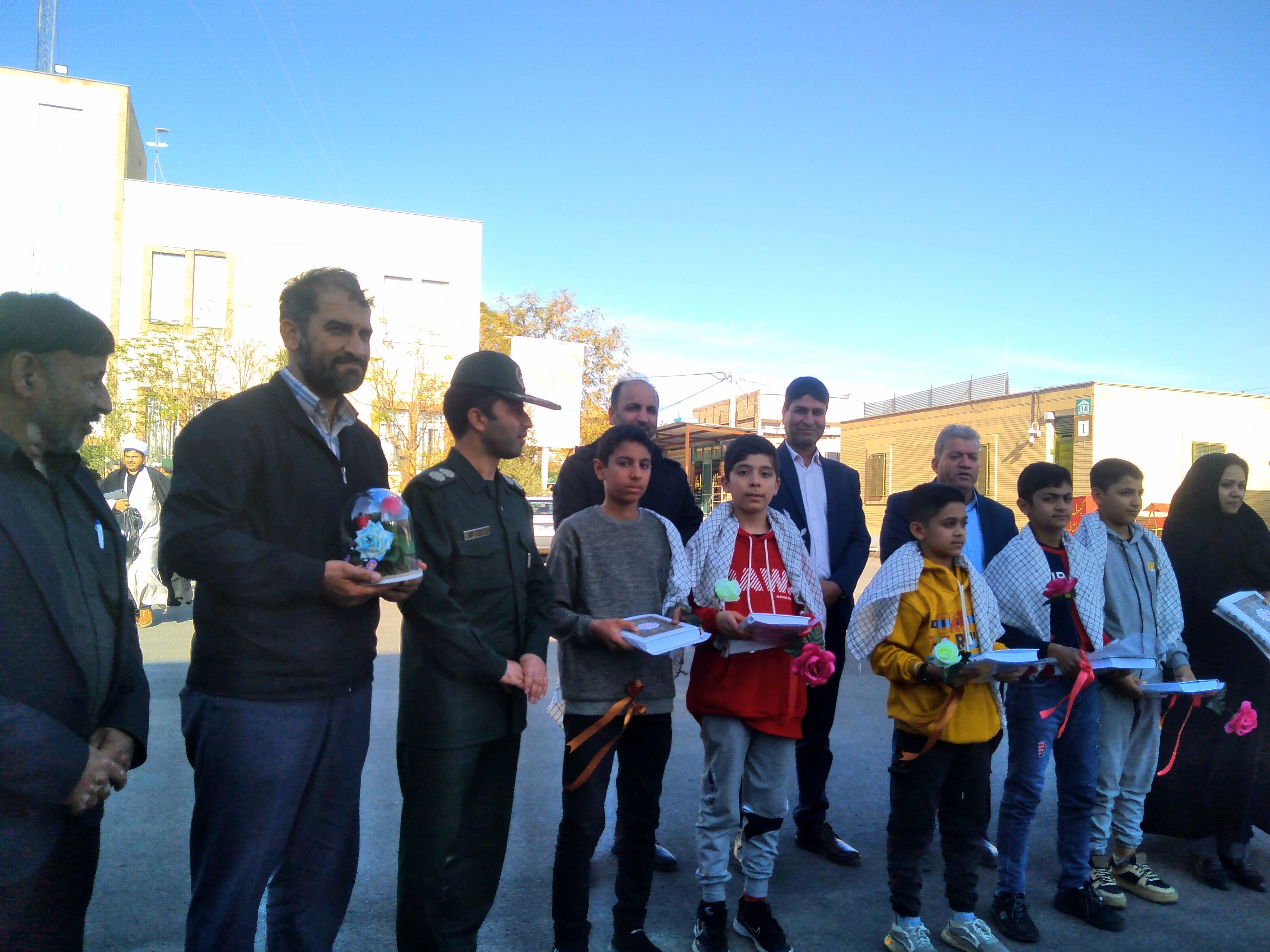 مراسم تجلیل از دانش‌آموزان شهرستان خلیل آباد با کسب رتبه در لیگ علمی پایا