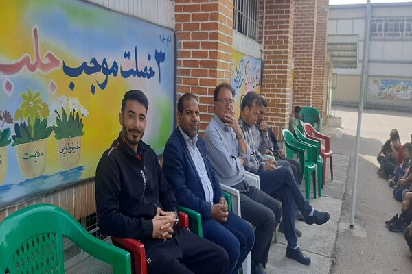 تقدیر از دانش‌آموزان برتر دبیرستان شاهد سردار شهید قاجاریان 