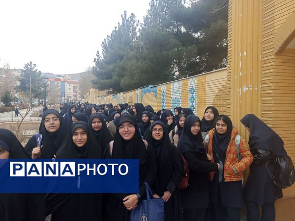 بازدید دانش‌آموزان دبیرستان شاهد شهید حمامی ناحیه۶ از رشته‌ها و فضای هنرستان