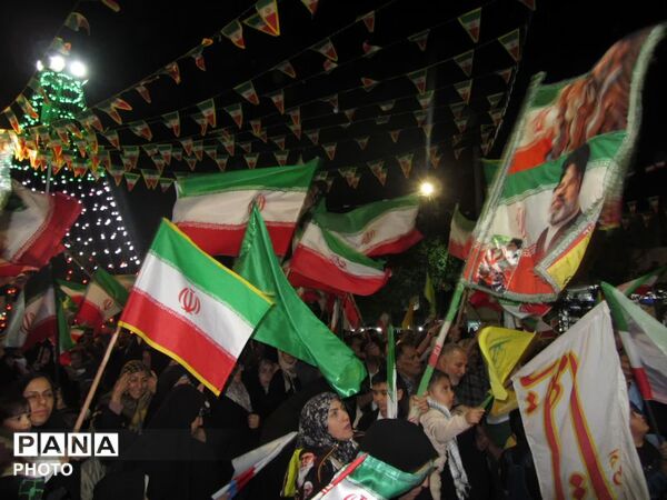 تجمع بزرگ مردم ولایتمدار و فرهنگیان فلاورجان با حضور دکترمحمدرضا نظریان مدیرکل آموزش و پرورش استان اصفهان
