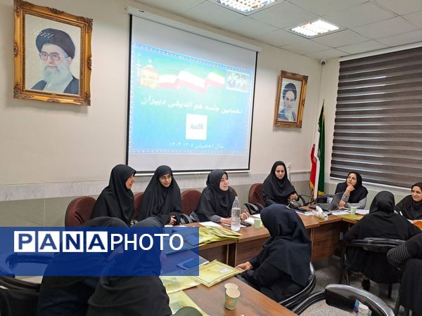 اولین جلسه شورای دبیران در مدرسه هوشیار