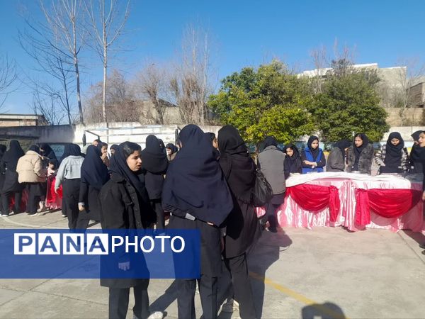 بازارچه دست‌سازهای دانش‌آموزی گلستان