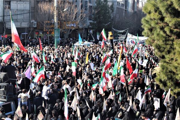 جلوه‌های حضور نوجوانان در راهپیمایی 22 دی مردم قم