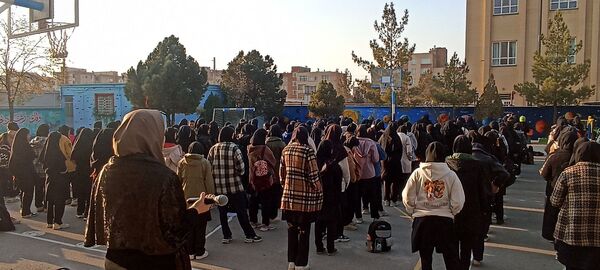 گذری برصبح‌گاه دبیرستان وکیلی ۹