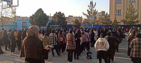 گذری برصبح‌گاه دبیرستان وکیلی ۹