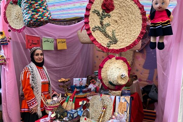 برگزاری بازارچه همدلی با کودکان غزه در دبستان آزاده ناحیه دو شهرری 