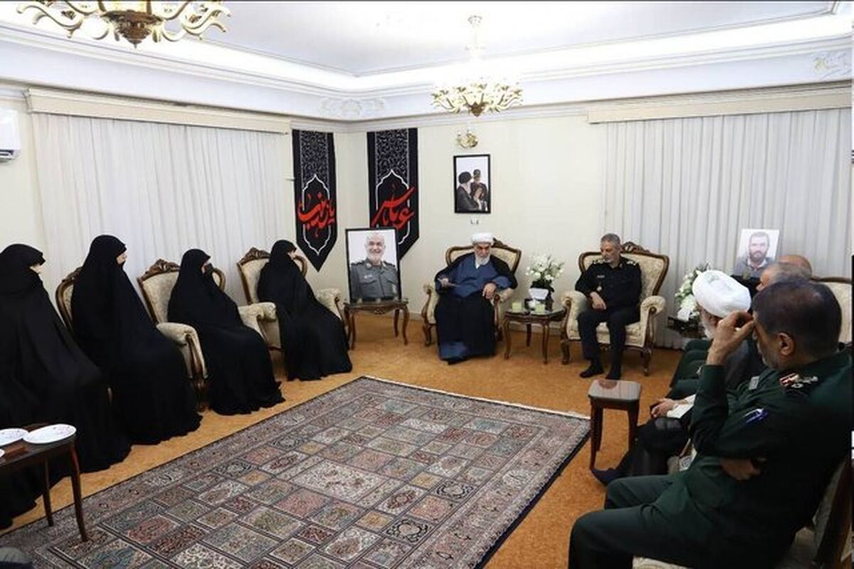 حضور رئیس‌ دفتر رهبری و رئیس ستادکل نیروهای مسلح در منزل شهید سلامی