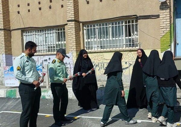 مراسم گرامیداشت هفته نیروی انتظامی در مدارس شهرستان فیروزکوه