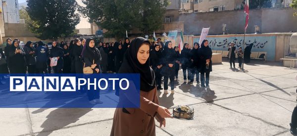 دانش‌آموزان دبیرستان نمونه فضیلت با شوروشوق به استقبال سال تحصیلی جدید رفتند