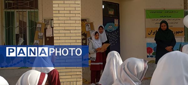 شور جشن ۲۲ بهمن در مدرسه مولوی فین؛ عطر شعر و نور ولایت در هم آمیخت