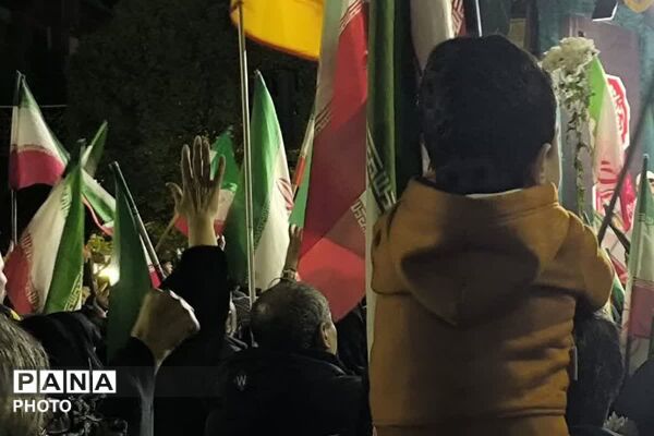 چهل روز میگذرد از ریختن خون بر روی دفتر و کتاب های دانش آموزان میناب