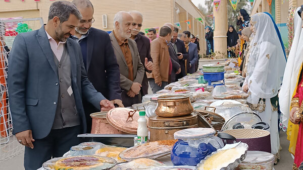 جشنواره لباس و غذاهای محلی در شهر قنوات 