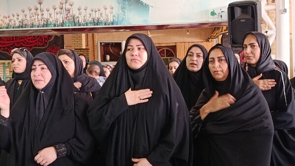 تشییع پیکر دو تن از شهدای جنگ تحمیلی رژیم صهیونیستی همزمان با مراسم تاسوعای حسینی ، در شهرستان ملارد