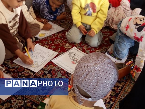 برپایی غرفه کودک در حاشیه نماز جمعه شهرستان کاشمر
