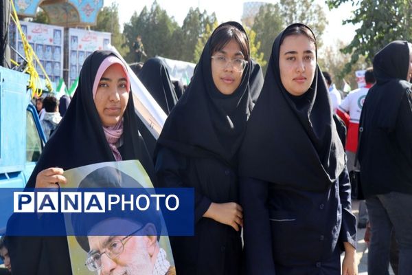 حضور پرشور دانش‌آموزان پاکدشتی در راهپیمایی روز ۱۳ آبان