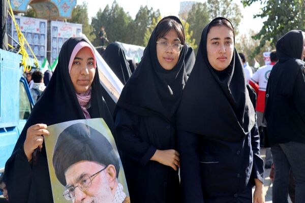 حضور پرشور دانش‌آموزان پاکدشتی در راهپیمایی روز ۱۳ آبان