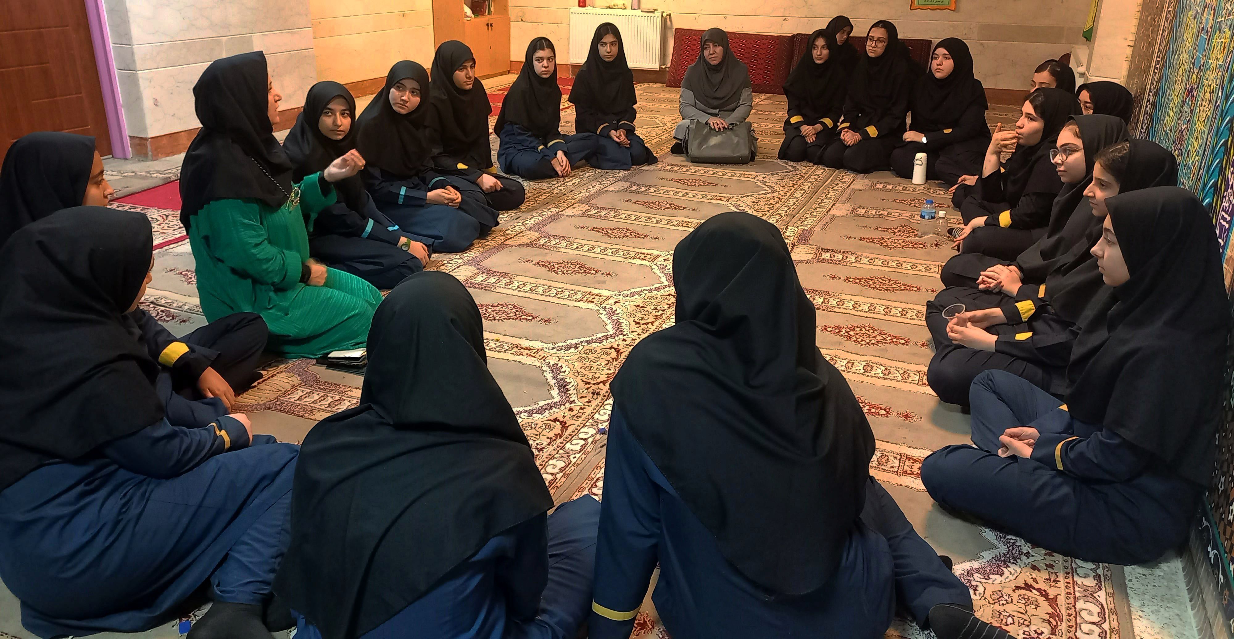 با قرآن بودن یعنی ارتباط قلبی با کلام الهی و تمرین زیست قرآنی در کنار فعالیت‌های علمی