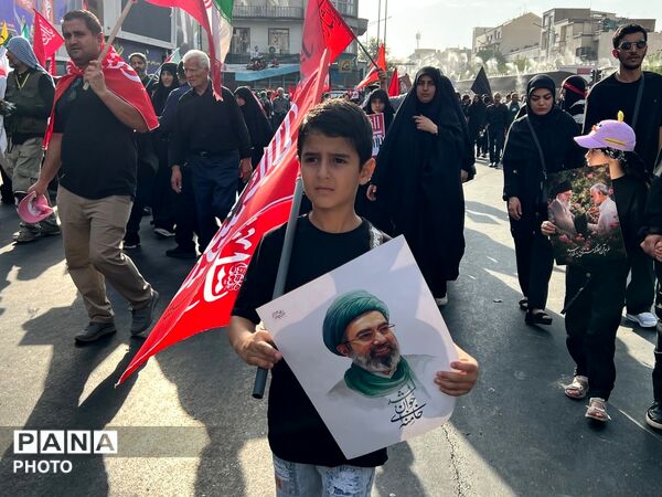 وداع  و تشییع تاریخی مردم با رهبر شهید