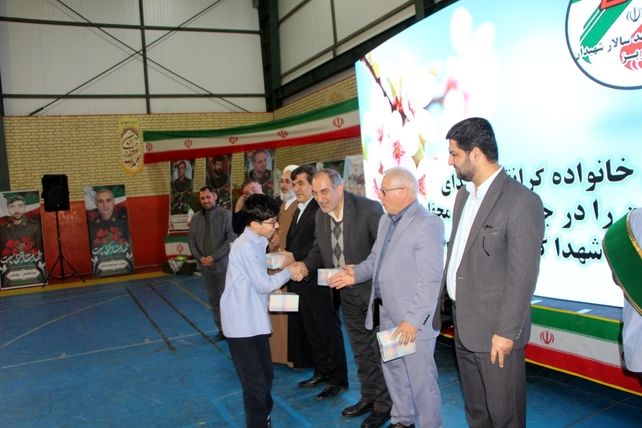 یادواره شهدای جنگ تحمیلی ۱۲ روزه در دبیرستان شاهد سالارشهیدان(ع)