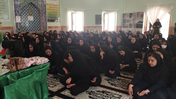 برگزاری مراسم روز دختر در هنرستان خاور عسکری 