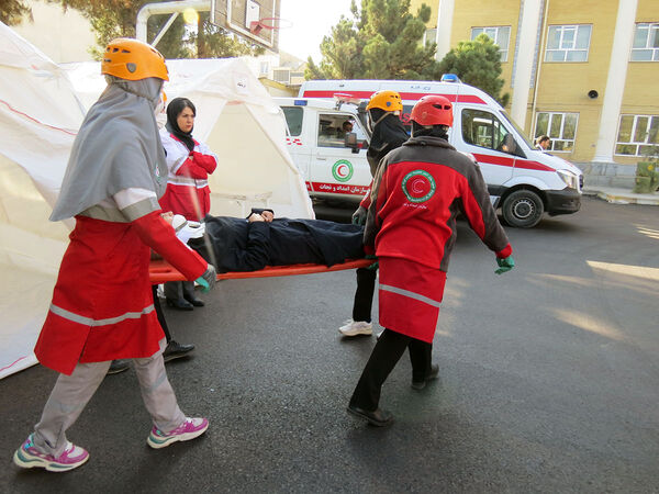 برگزاری مانور زلزله در هنرستان محمودیه شهرستان بجنورد 